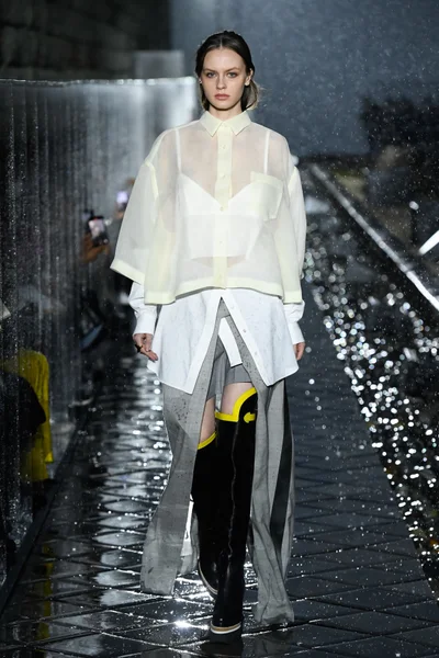 Look 18